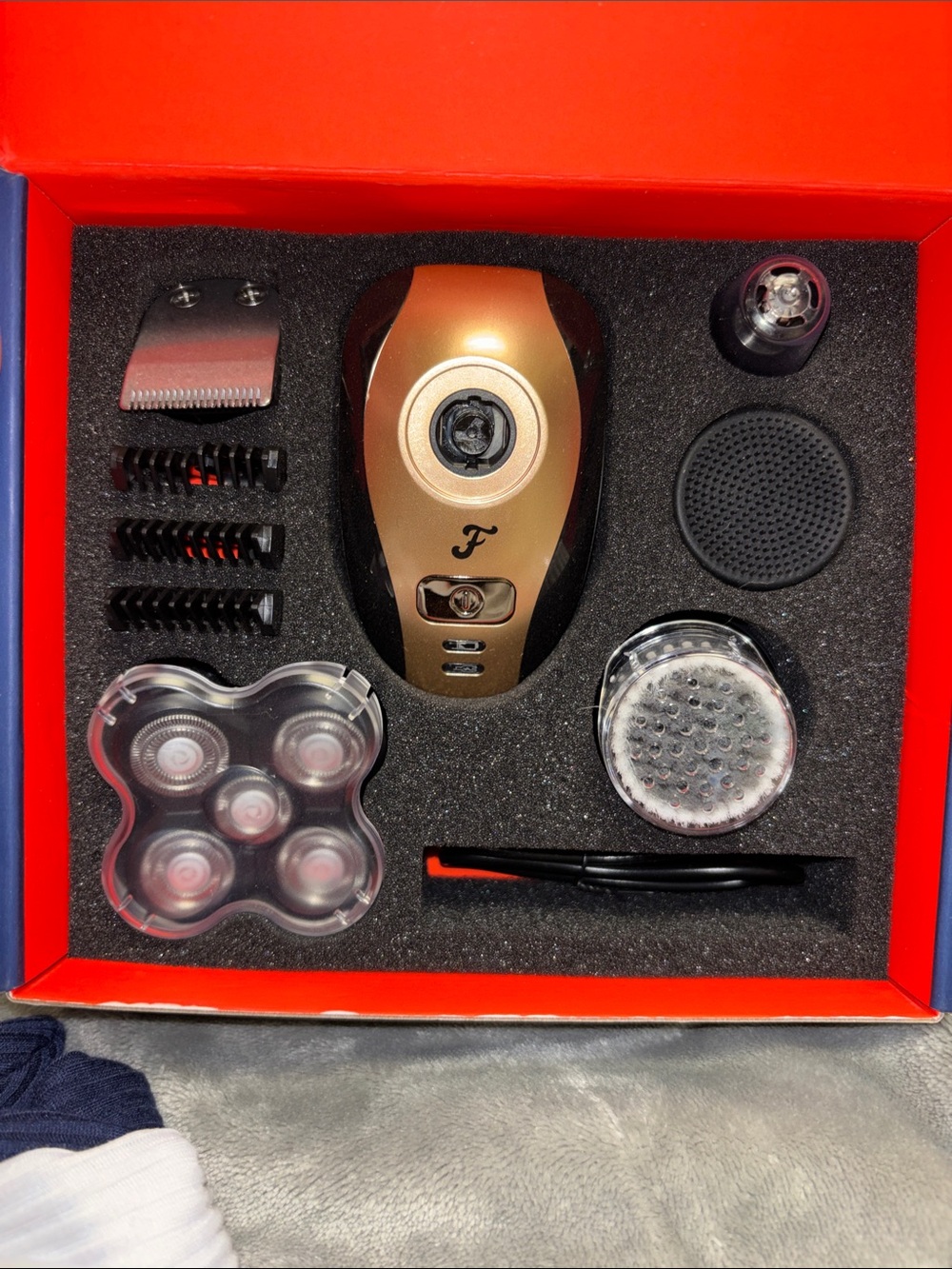 FreeBird Shaving Kit Electric Rotary Shaver w/accessories Brand New